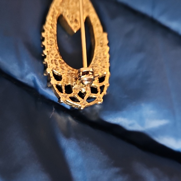 Elegant Gold and Pearl Brooch - Picture 3 of 8